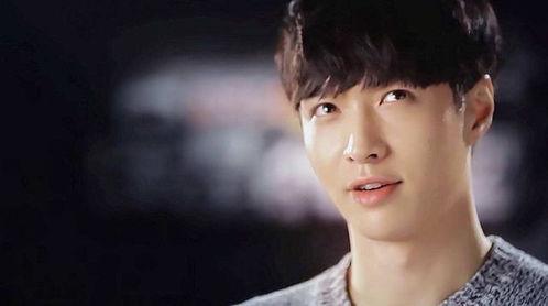 张艺兴吃瓜娱乐完整版视频